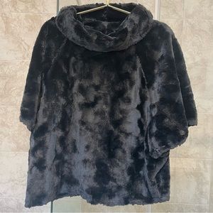 INC fur black top shortsleeves